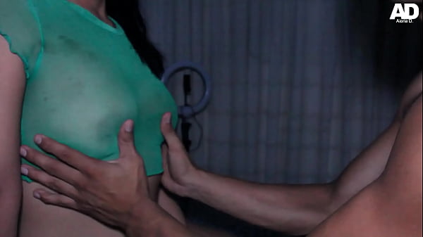 Le doy un masaje de tetas a mi hermanastra y me deja meterle toda la verga en su coño humedo