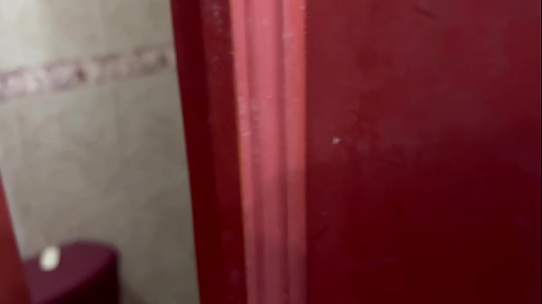 Pequeña latina paga deuda a su hermanastro mayor con una rica follada y venida en su coño rico.